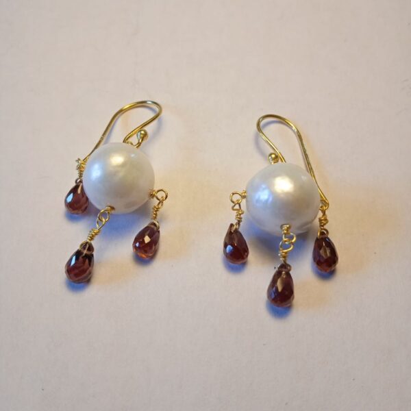 Pendientes de Perlas y Granates.